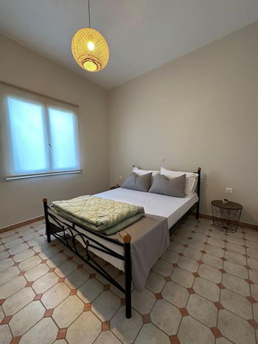 Olive Tree The Master Bed And Balcony Appartement