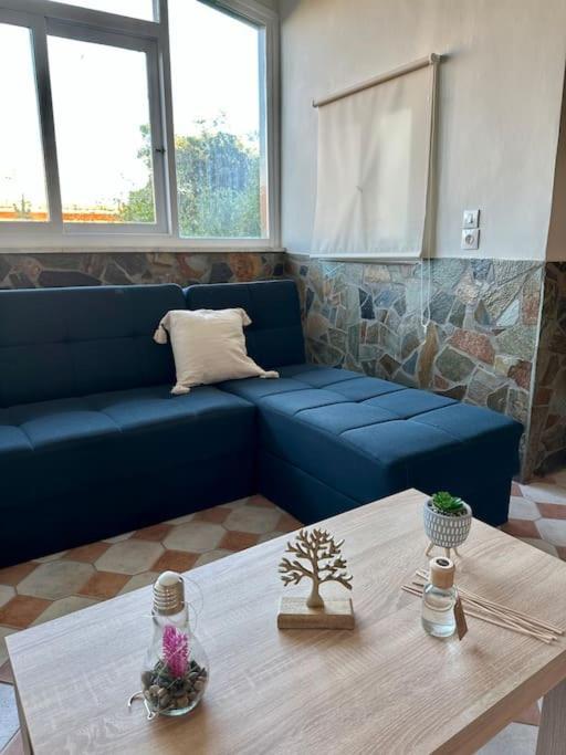 Appartement Olive Tree The Master Bed And Balcony *
