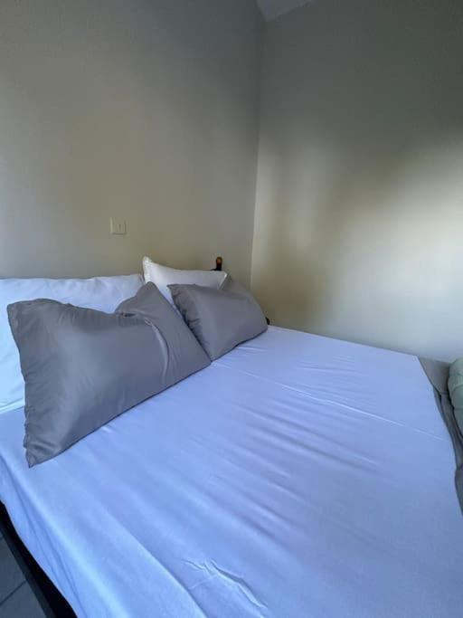 Appartamento Olive Tree The Master Bed And Balcony Benitses (Corfu)